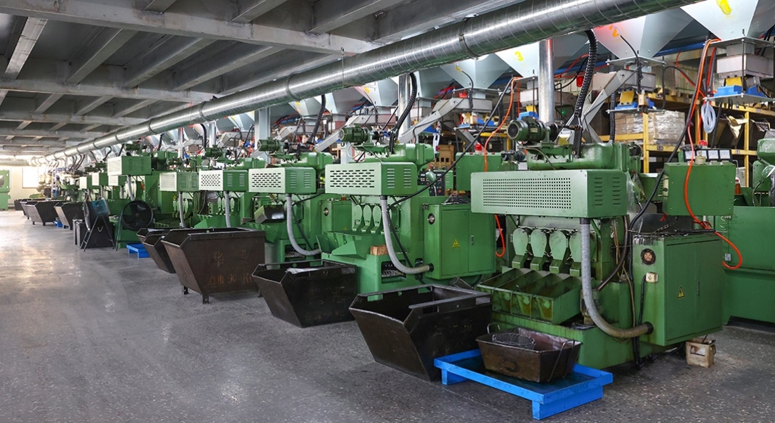 MU2A1479攻牙車間（全自動(dòng)攻牙流水線）